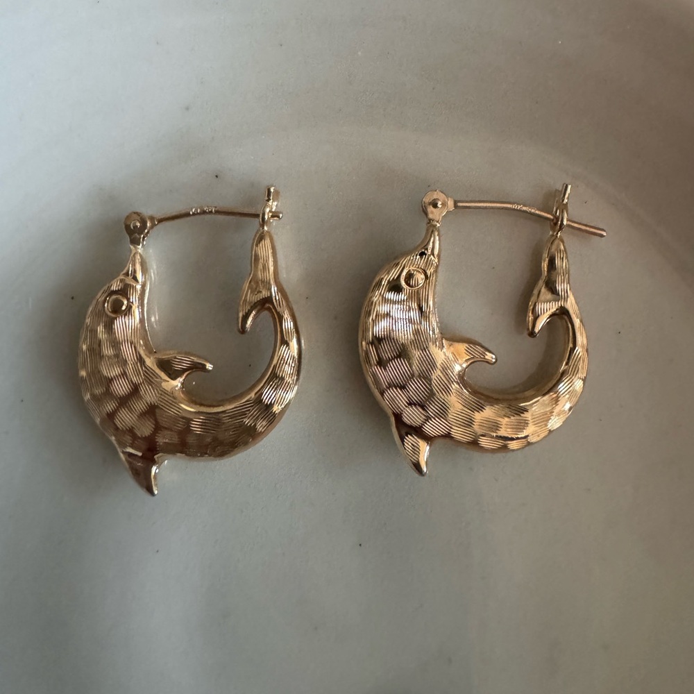 Vintage 14k hollow dolphin earrings